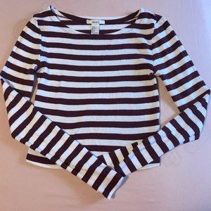 Burgundy and white long sleeve crop top